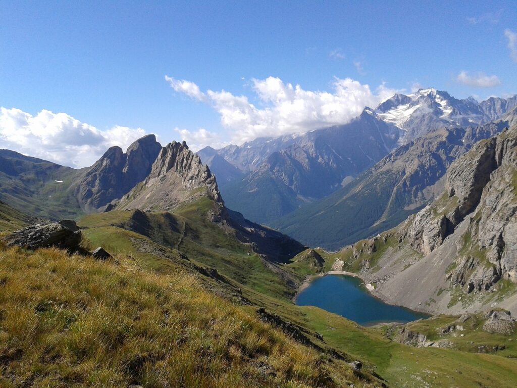 Camp Jeune Amandier dans les Hautes-Alpes 2024